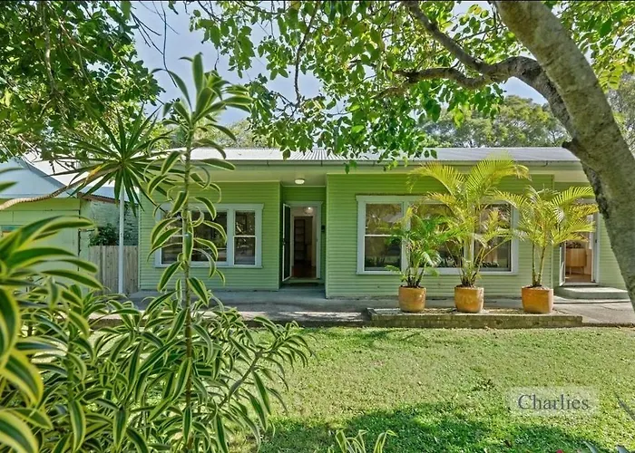 Charlie\'S Beach House